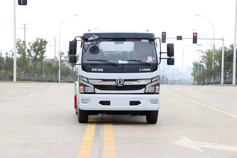 東風多利卡10噸灑水車